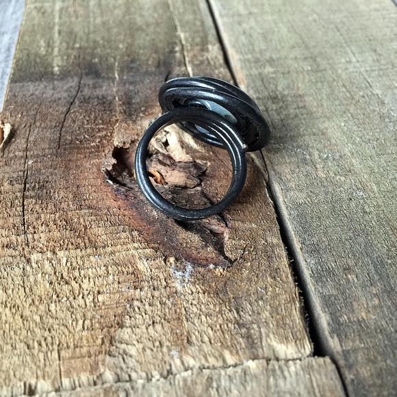 Women’s Ring - Picture 6 of 8